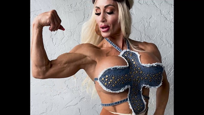 Ripped Muscles And Big Boobs 3