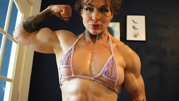 Sensual Flex With Muscle Talk 1
